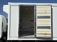 ISUZU Forward Refrigerator & Freezer Truck TKG-FRR90T2 2017 556,000km_9