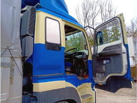 ISUZU Giga Truck with Accordion Door QKG-CYL77A 2015 491,575km_18