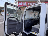 ISUZU Elf Bottle Van TRG-NMR85N 2015 165,011km_38