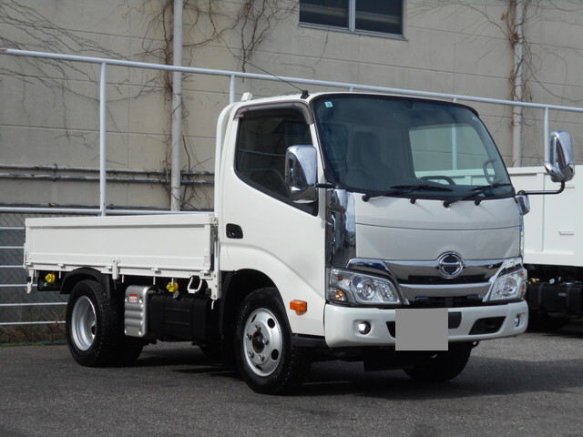 HINO Dutro Flat Body 2RG-XZU605M 2020 21,270km