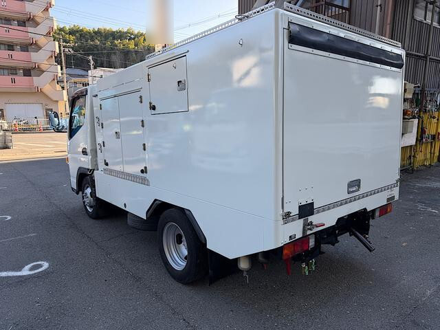 Canter High Pressure Washer Truck_2