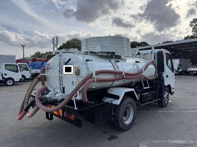 Dutro Vacuum Truck_2