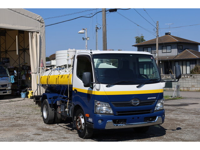 Dutro Vacuum Truck_1