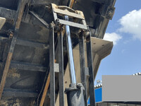 ISUZU Giga Dump QPG-CXZ77BT 2016 190,742km_15