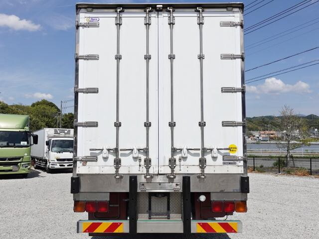 Giga Refrigerator & Freezer Truck_2