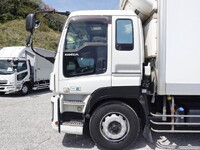 ISUZU Giga Refrigerator & Freezer Truck QKG-CYL77AA 2013 746,000km_9