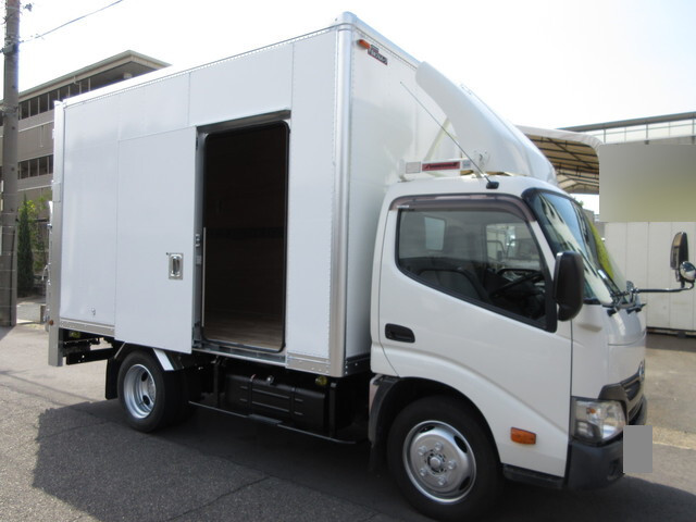 HINO Dutro Panel Van TPG-XZU645M 2018 194,000km