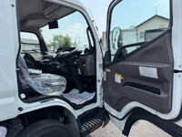 MITSUBISHI FUSO Canter Safety Loader 2RG-FEB90 2026 917km_26