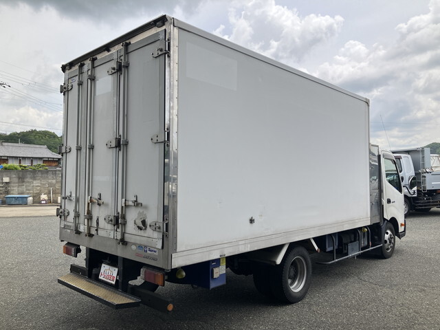 Dutro Refrigerator & Freezer Truck_2