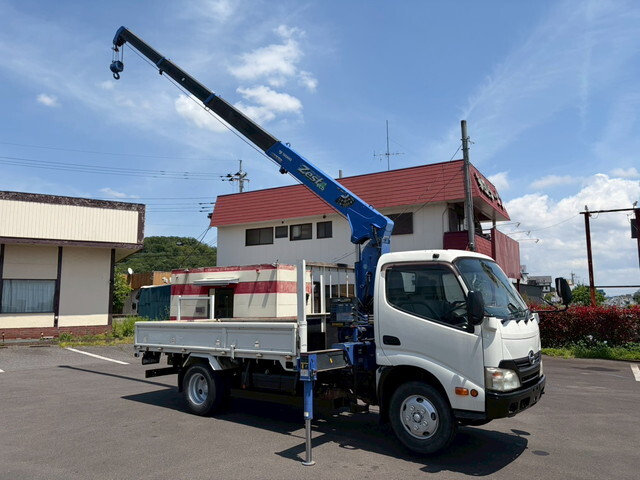 Dutro Truck (With 4 Steps Of Cranes)_1