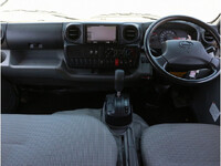 HINO Dutro Double Cab TKG-XZU605M 2017 103,306km_19