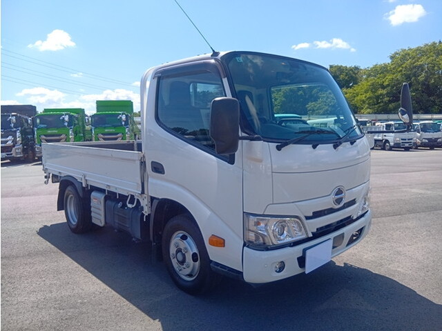 HINO Dutro Flat Body 2RG-XZC605M 2022 48,823km_1