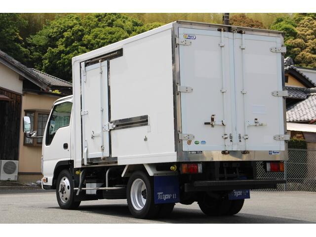 Elf Refrigerator & Freezer Truck_2
