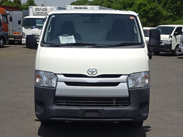 Hiace Refrigerator & Freezer Truck_2