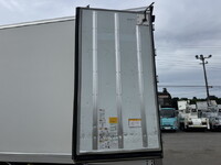 ISUZU Forward Refrigerator & Freezer Truck TKG-FRR90S2 2017 373,114km_15