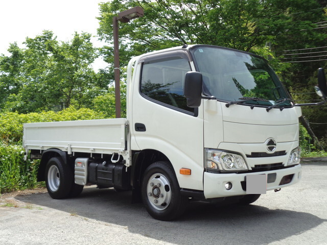 HINO Dutro Flat Body 2RG-XZC605M 2022 50,010km_1