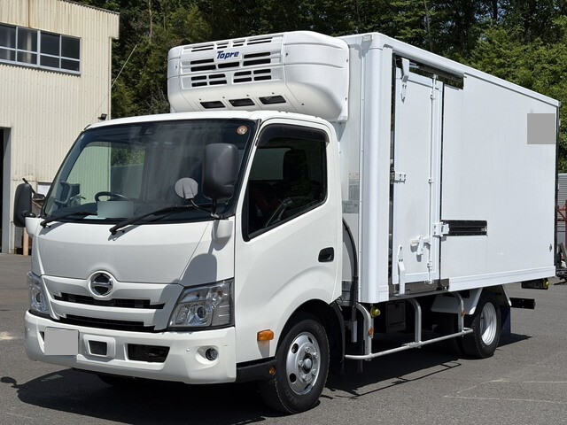 Dutro Refrigerator & Freezer Truck_1