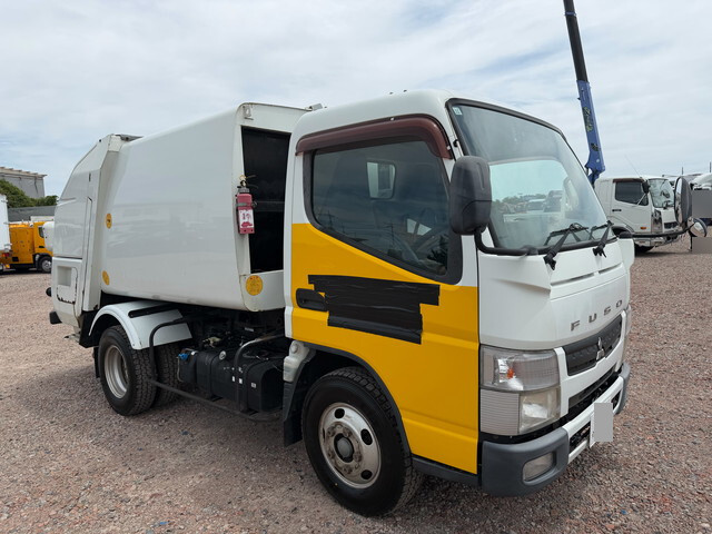 MITSUBISHI FUSO Canter Garbage Truck TKG-FEA50 2013 120,037km_1