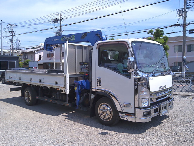 Elf Truck (With 4 Steps Of Cranes)_1