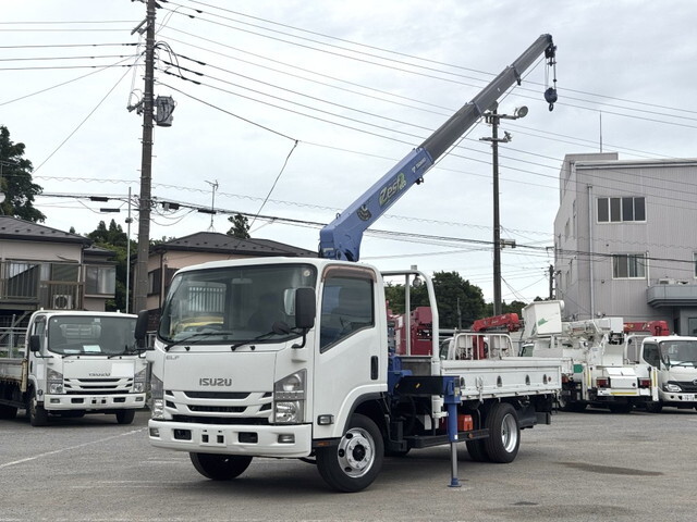 Elf Truck (With 4 Steps Of Cranes)_1