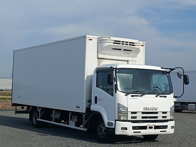ISUZU Forward Refrigerator & Freezer Truck PKG-FRR90T2 2010 577,326km