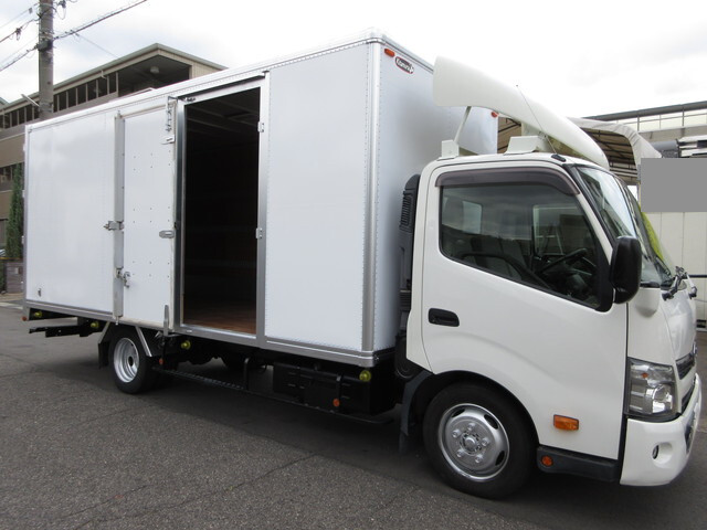 HINO Dutro Panel Van TPG-XZU720M 2018 221,000km_1
