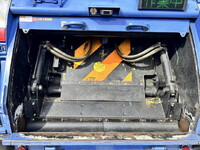 ISUZU Elf Garbage Truck TPG-NMR85AN 2017 214,596km_9