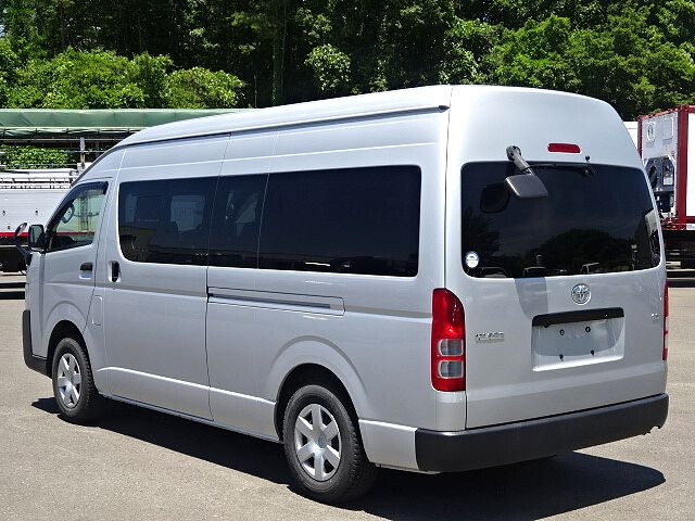 Hiace Bus_2