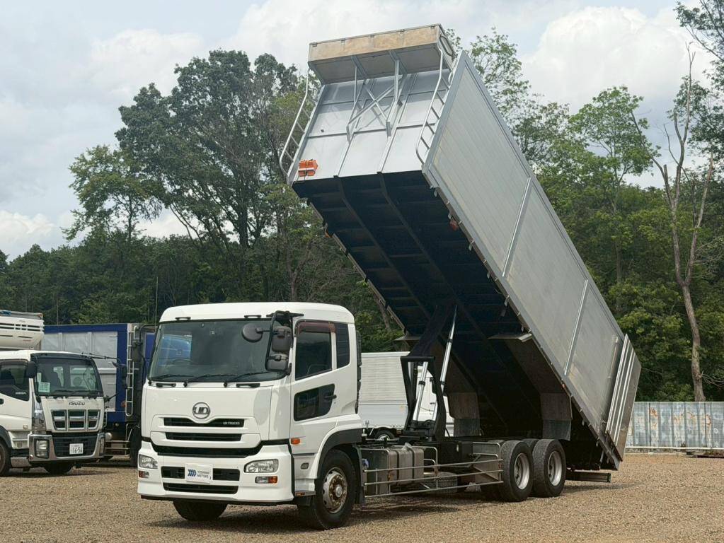 UD TRUCKS Quon Deep Dump LDG-CD5ZL 2011 360,000km