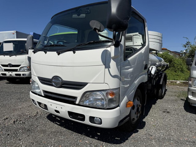 Dutro Vacuum Truck_1