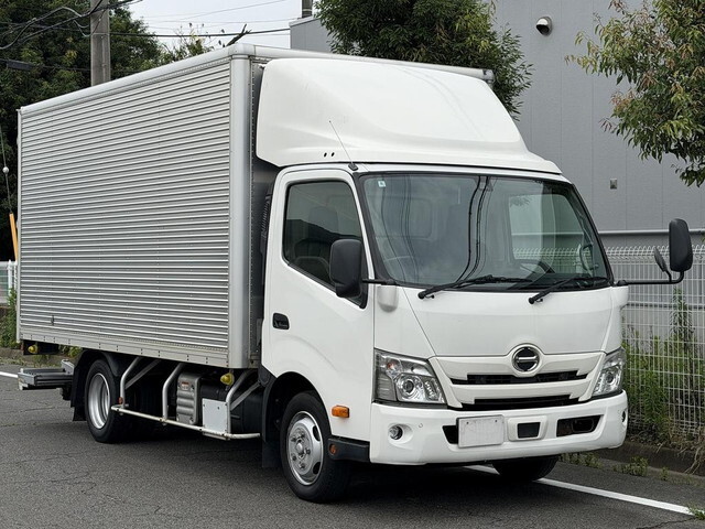 Dutro Aluminum Van_1