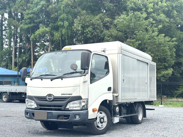 Dutro Bottle Van_1