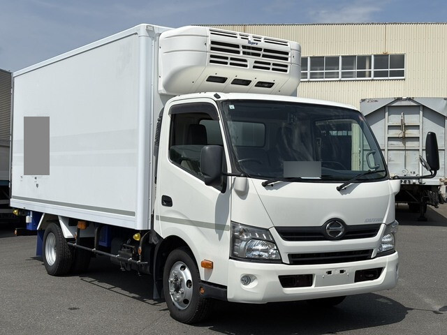 HINO Dutro Refrigerator & Freezer Truck TKG-XZU710M 2017 272,000km_1