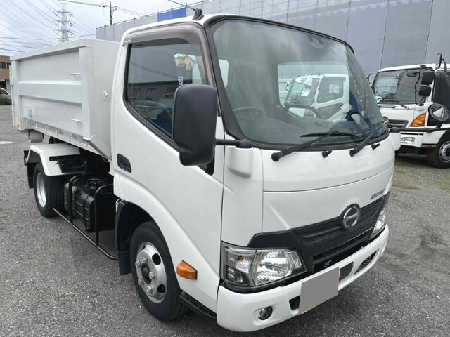 HINO Dutro Container Carrier Truck TPG-XZU605M 2017 67,800km