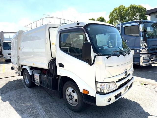 Dutro Garbage Truck_1
