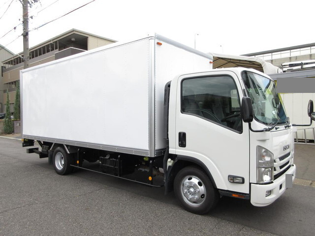 ISUZU Elf Panel Van TRG-NPR85AN 2017 182,000km
