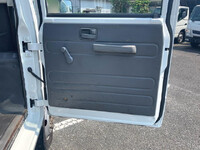 ISUZU Elf Double Cab TRG-NHS85A 2015 52,174km_27