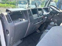 ISUZU Elf Double Cab TRG-NHS85A 2015 52,174km_36