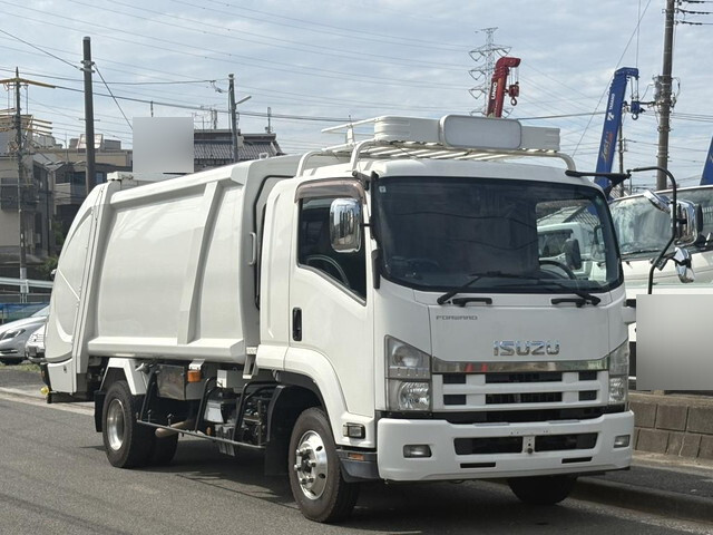 ISUZU Forward Garbage Truck TKG-FRR90S2 2014 304,889km_1