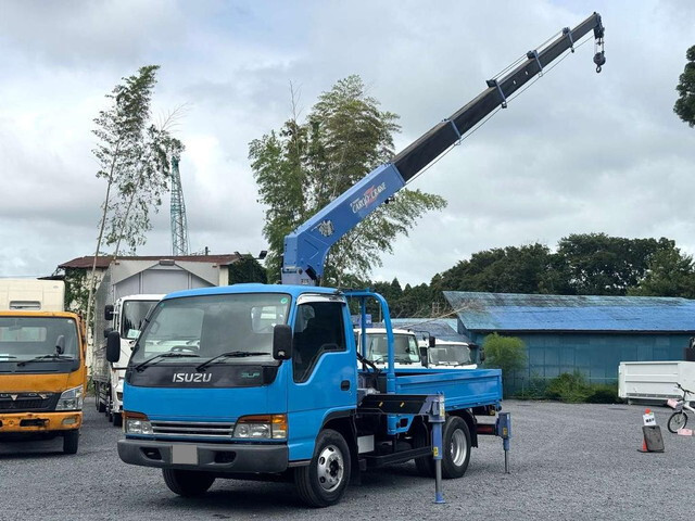 Elf Truck (With 6 Steps Of Cranes)_1