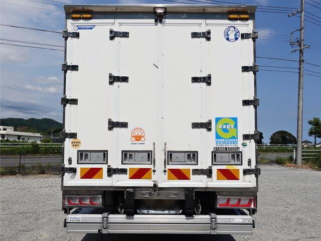 Fighter Refrigerator & Freezer Truck_2