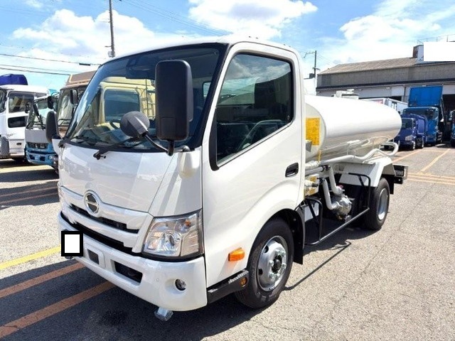 Dutro Sprinkler Truck_1