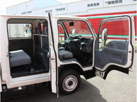 ISUZU Elf Double Cab TRG-NHR85A 2015 71,420km_23