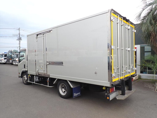 Elf Refrigerator & Freezer Truck_2