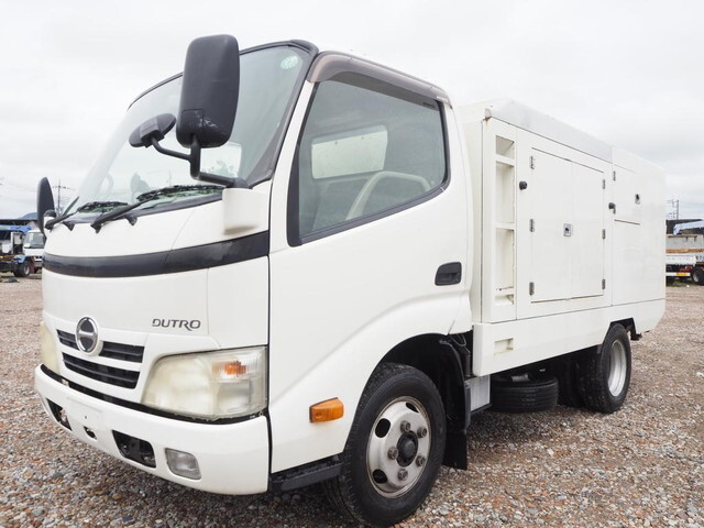 HINO Dutro High Pressure Washer Truck BKG-XZU508M 2010 102,424km_1