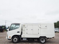 HINO Dutro High Pressure Washer Truck BKG-XZU508M 2010 102,424km_2