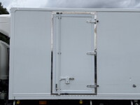 ISUZU Forward Refrigerator & Freezer Truck TKG-FRR90T2 2017 355,000km_9