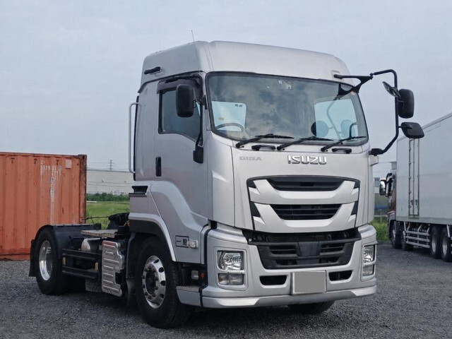 Giga Trailer Head_1