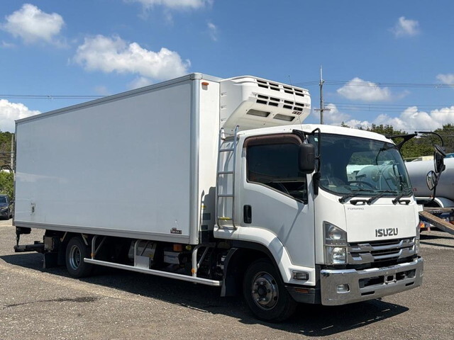 ISUZU Forward Refrigerator & Freezer Truck TKG-FRR90T2 2015 543,000km