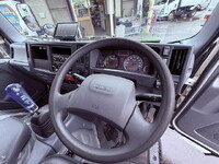 ISUZU Elf Aluminum Van TRG-NLR85AN 2018 206,106km_28